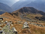 55 Dopo l'attenta discesa della cresta sud-est del Valegino scenderemo nel vallone 